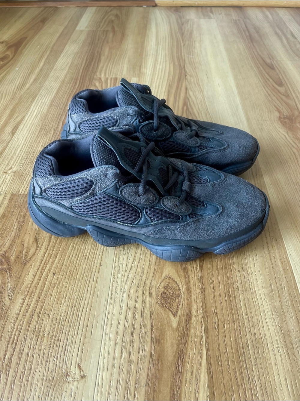 Adidas Yeezy 500 in utility black
